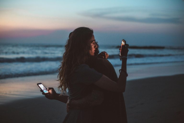 “Finding Balance: Managing Screen Time and Prioritizing Quality Time in Your Marriage”